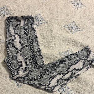 LuLaRoe Black and White Snake Print Leggings TC